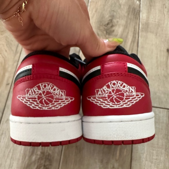 Jordan 1 Low Bred Toe Size 7.5M/9W - Picture 7 of 12